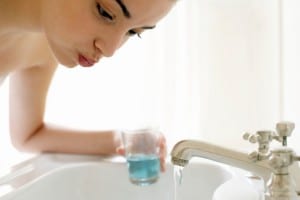 Alcohol in Mouthwash Linked to Oral Cancer